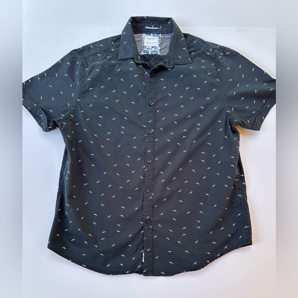 Men’s Denim & Flower Short Sleeved Shirt
Size XL​​​